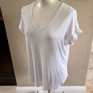 Cotton on Women’s Short Sleeves Folded Sleeves Vneck White Tshirt Small